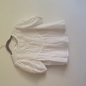 M.N.K Embroidery flowy blause size Medium roundneck oof white color